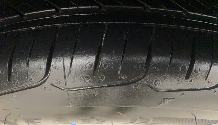 2018 Maruti Baleno ZETA PETROL 1.2, Petrol, Manual, 49,896 km, Right Front Tyre Tread