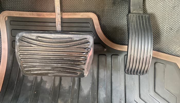2018 Mahindra XUV500 W9 AT, Diesel, Automatic, 73,529 km, Pedals