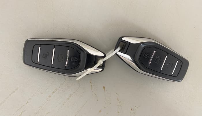 2018 Mahindra XUV500 W9 AT, Diesel, Automatic, 73,529 km, Key Close Up