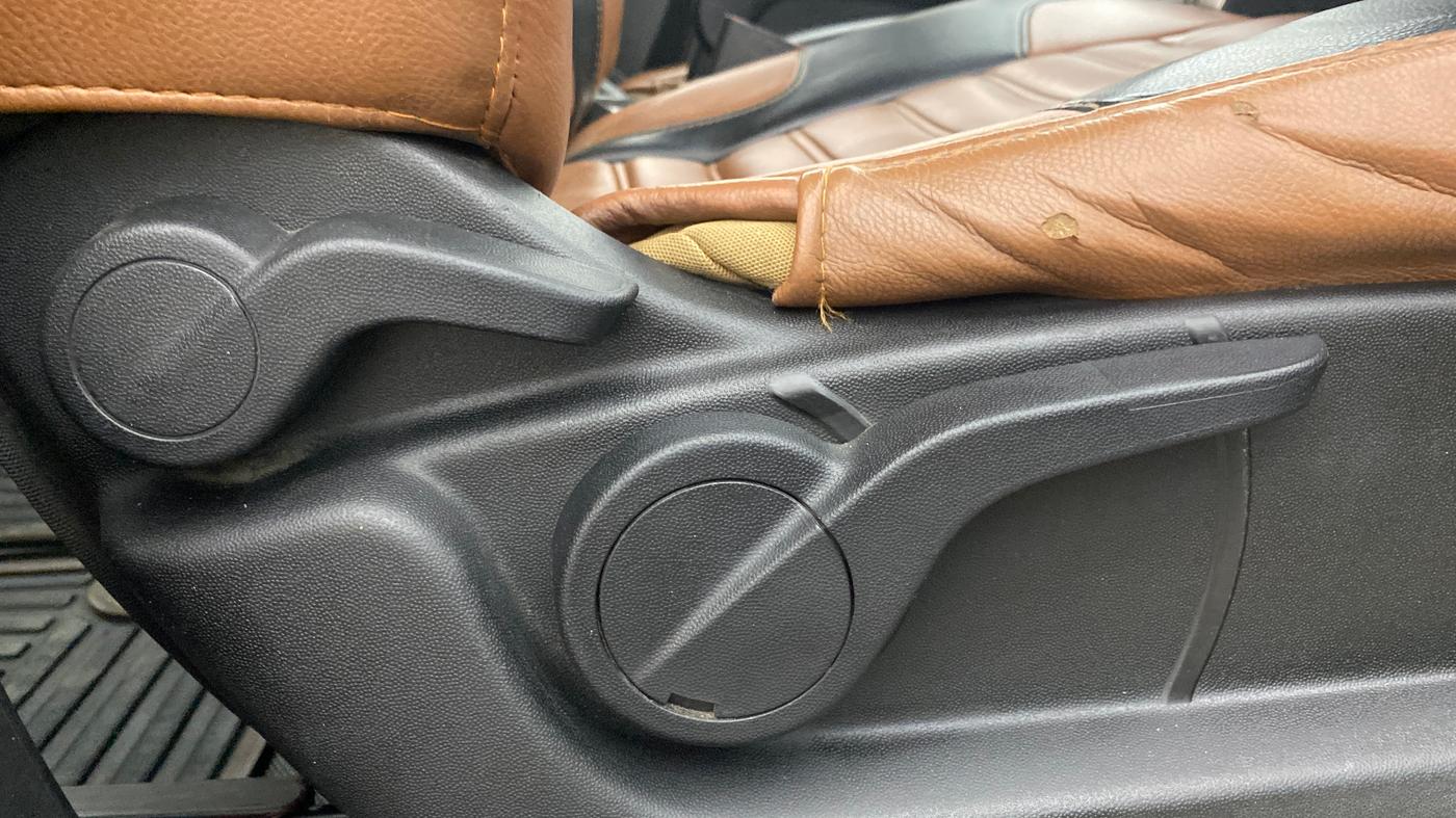 2018 Mahindra XUV500 W9 AT, Diesel, Automatic, 73,529 km, Driver Side Adjustment Panel