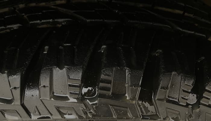 2018 Mahindra XUV500 W9 AT, Diesel, Automatic, 73,529 km, Right Front Tyre Tread
