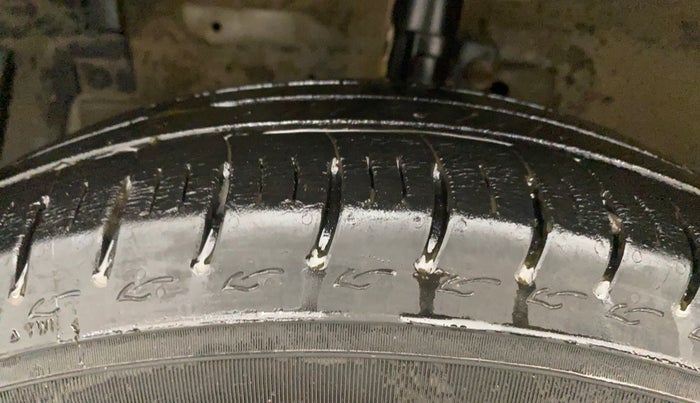 2014 Maruti Swift Dzire VXI, Petrol, Manual, 45,890 km, Left Front Tyre Tread