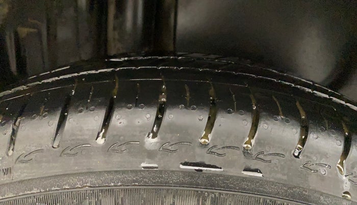 2014 Maruti Swift Dzire VXI, Petrol, Manual, 45,890 km, Right Rear Tyre Tread