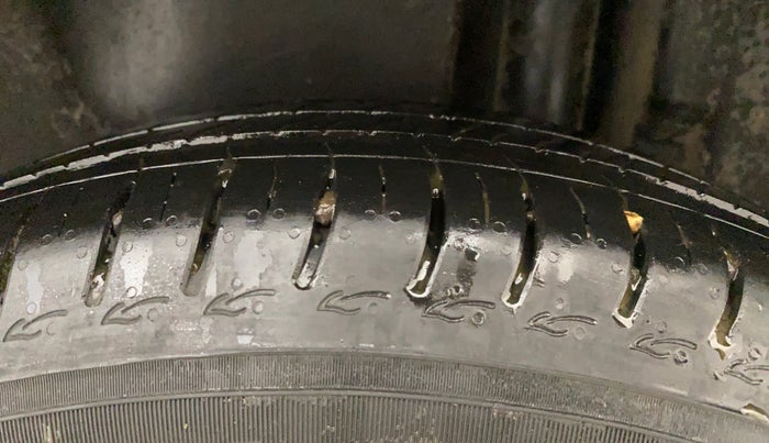 2014 Maruti Swift Dzire VXI, Petrol, Manual, 45,890 km, Left Rear Tyre Tread