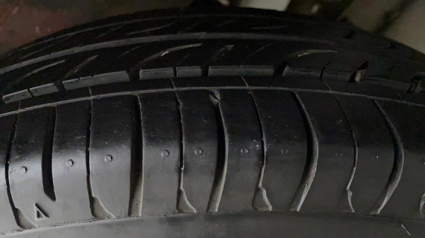 2018 Maruti Wagon R 1.0 LXI CNG, CNG, Manual, 68,209 km, Left Rear Tyre Tread