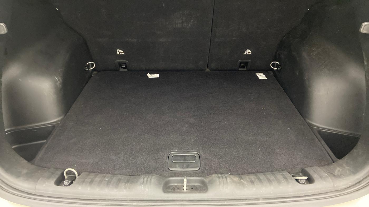 2018 Jeep Compass 2.0 LIMITED, Diesel, Manual, 52,297 km, Boot Inside