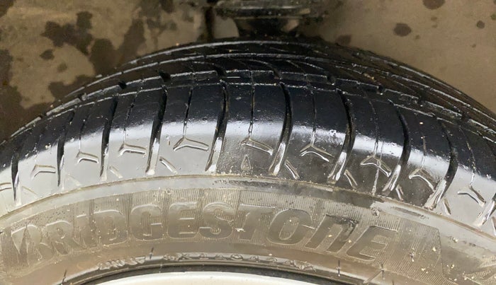 2017 Maruti Alto K10 VXI, CNG, Manual, 1,32,592 km, Right Front Tyre Tread
