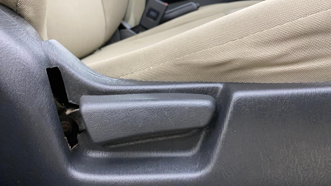 2017 Maruti Alto K10 VXI, CNG, Manual, 1,32,592 km, Driver Side Adjustment Panel
