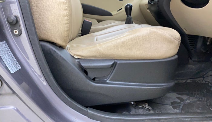 2014 Hyundai Eon ERA +, Petrol, Manual, 37,574 km, Driver Side Adjustment Panel