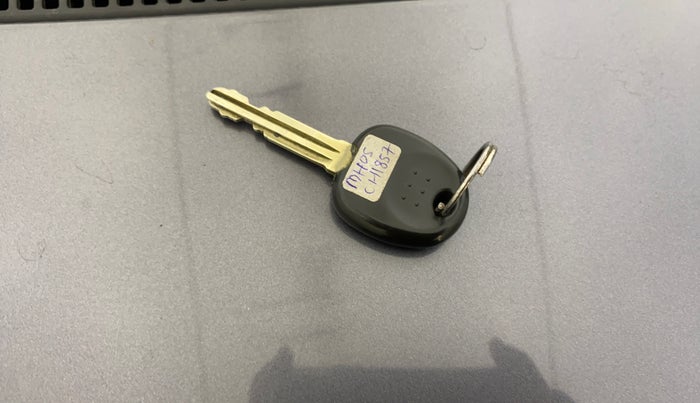 2014 Hyundai Eon ERA +, Petrol, Manual, 37,574 km, Key Close Up