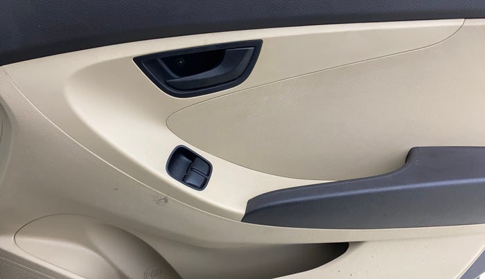 2014 Hyundai Eon ERA +, Petrol, Manual, 37,574 km, Driver Side Door Panels Control