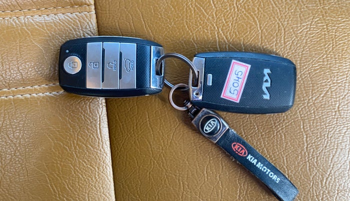 2021 KIA SONET HTX 1.5, Diesel, Manual, 51,600 km, Key Close Up