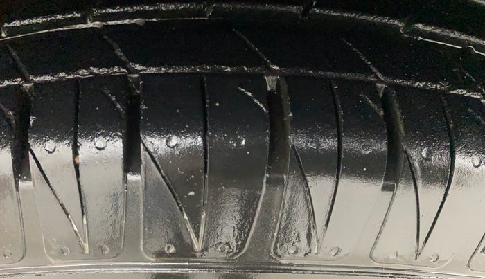 2021 KIA SONET HTX 1.5, Diesel, Manual, 51,600 km, Left Front Tyre Tread