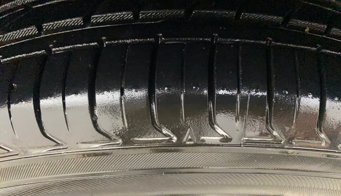 2021 KIA SONET HTX 1.5, Diesel, Manual, 51,600 km, Right Front Tyre Tread