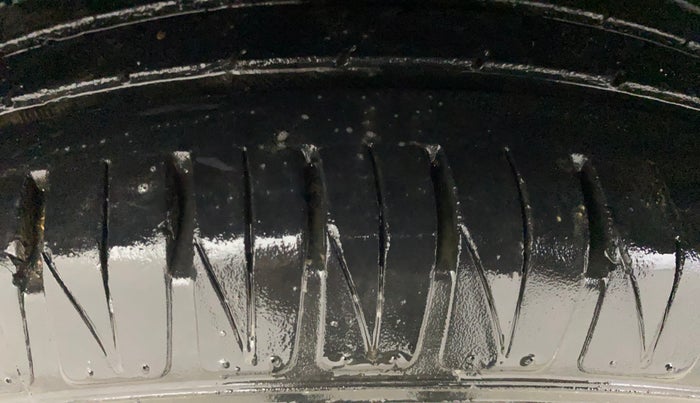 2021 KIA SONET HTX 1.5, Diesel, Manual, 51,600 km, Right Rear Tyre Tread