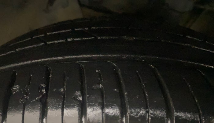 2022 Hyundai NEW I20 ASTA (O) 1.2 AT, Petrol, Automatic, 33,680 km, Left Front Tyre Tread