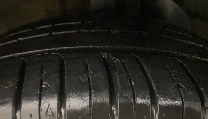 2022 Hyundai NEW I20 ASTA (O) 1.2 AT, Petrol, Automatic, 33,680 km, Right Front Tyre Tread