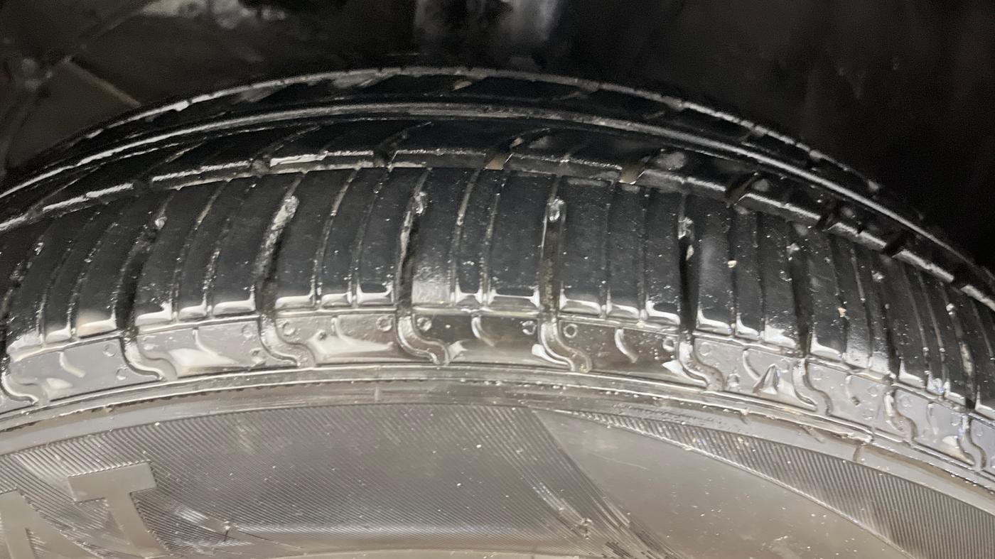 2017 Maruti Baleno DELTA PETROL 1.2, Petrol, Manual, 83,208 km, Left Front Tyre Tread