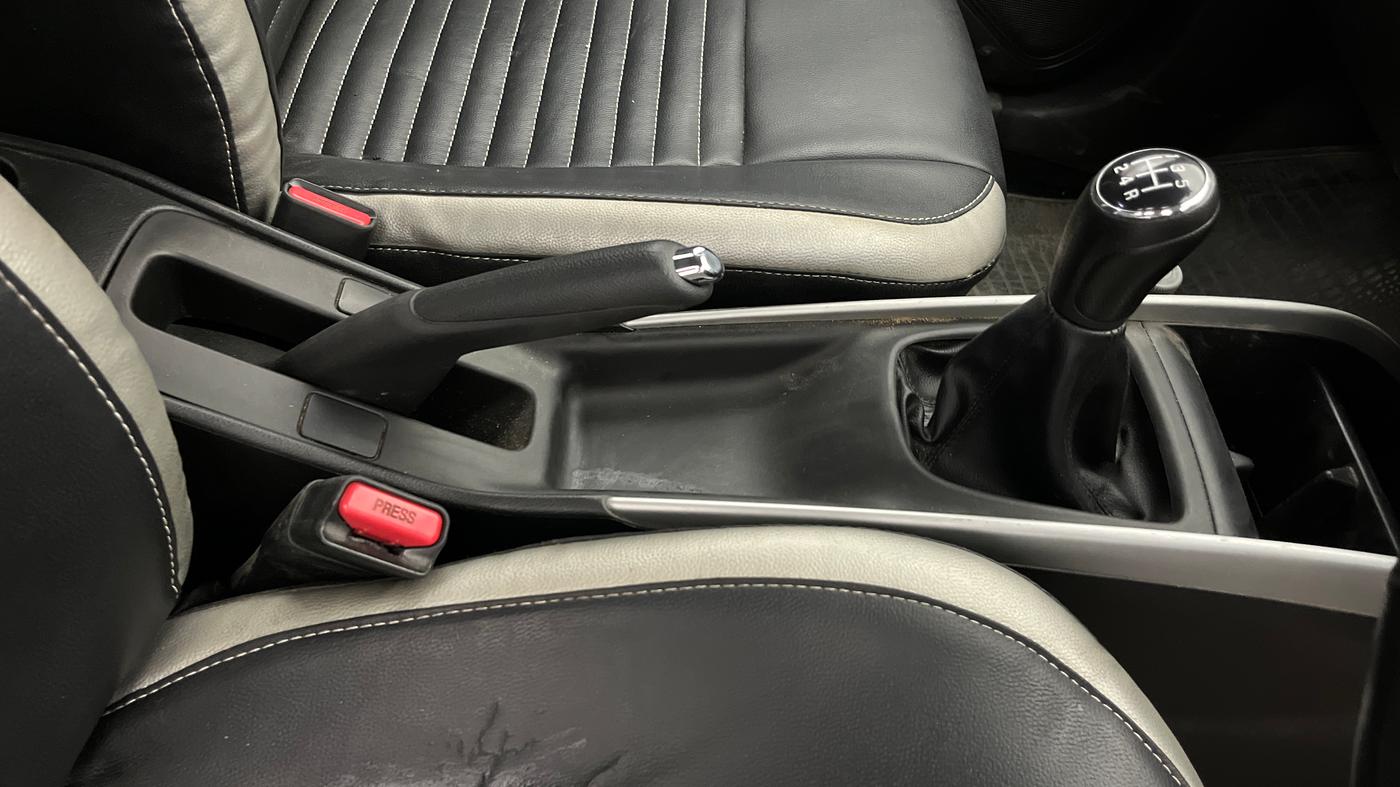 2017 Maruti Baleno DELTA PETROL 1.2, Petrol, Manual, 83,208 km, Gear Lever