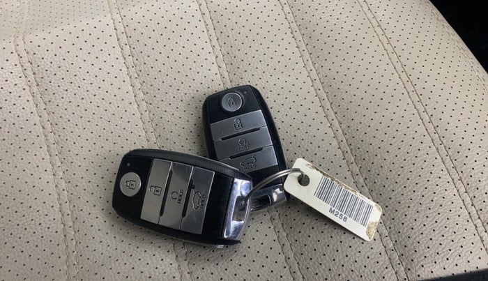 2021 KIA SONET HTX 1.5, Diesel, Manual, 54,901 km, Key Close Up