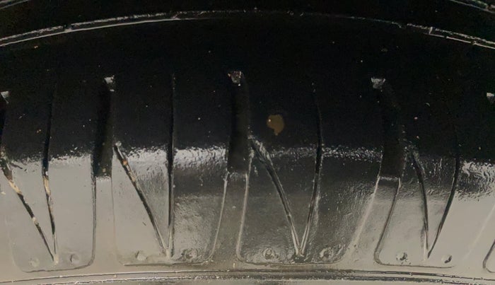 2021 KIA SONET HTX 1.5, Diesel, Manual, 54,901 km, Left Rear Tyre Tread