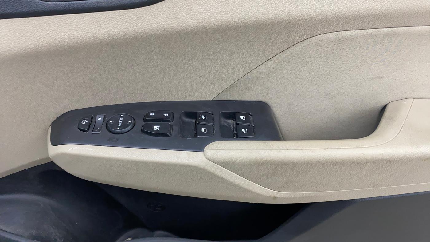 2021 Hyundai Verna SX 1.5 CRDI, Diesel, Manual, 97,843 km, Driver Side Door Panels Control