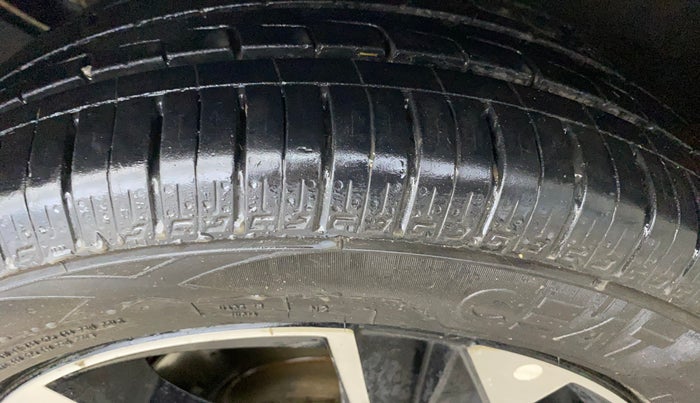 2021 Hyundai Verna SX 1.5 CRDI, Diesel, Manual, 97,843 km, Left Front Tyre Tread