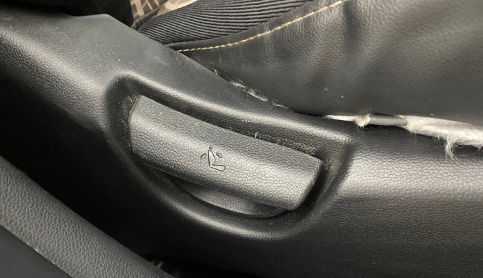 2014 Hyundai Grand i10 ASTA 1.1 CRDI, Diesel, Manual, 1,11,939 km, Driver Side Adjustment Panel