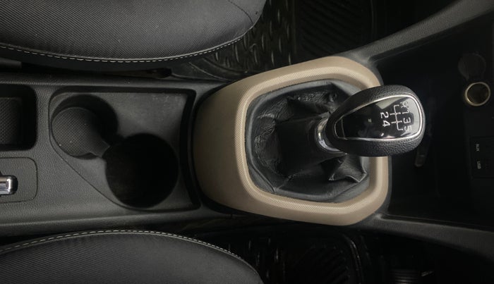 2014 Hyundai Grand i10 ASTA 1.1 CRDI, Diesel, Manual, 1,11,939 km, Gear Lever