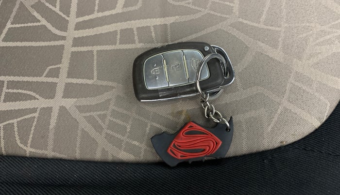 2014 Hyundai Grand i10 ASTA 1.1 CRDI, Diesel, Manual, 1,11,939 km, Key Close Up