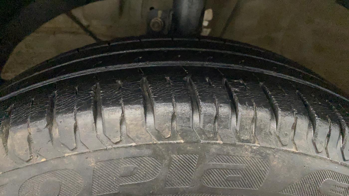 2020 Maruti Ertiga VXI SHVS, Petrol, Manual, 59,847 km, Left Front Tyre Tread