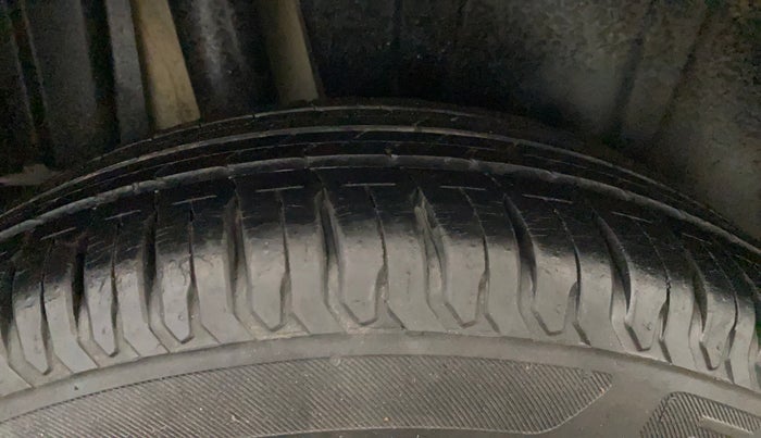 2020 Maruti Ertiga VXI SHVS, Petrol, Manual, 59,847 km, Right Rear Tyre Tread