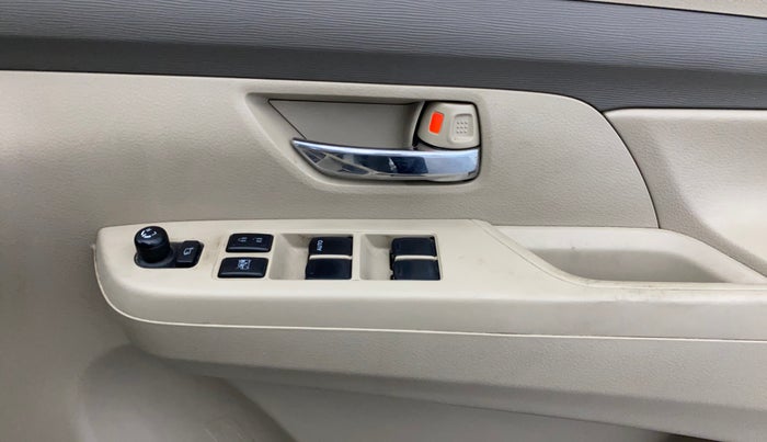 2020 Maruti Ertiga VXI SHVS, Petrol, Manual, 59,847 km, Driver Side Door Panels Control