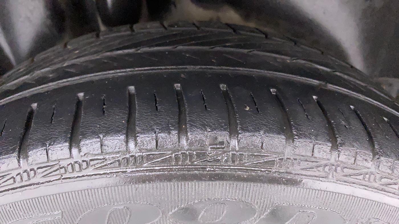 2017 Volkswagen Polo COMFORTLINE 1.2L, Petrol, Manual, 54,101 km, Right Rear Tyre Tread