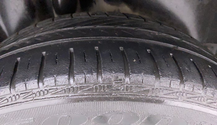 2017 Volkswagen Polo COMFORTLINE 1.2L, Petrol, Manual, 54,101 km, Right Rear Tyre Tread