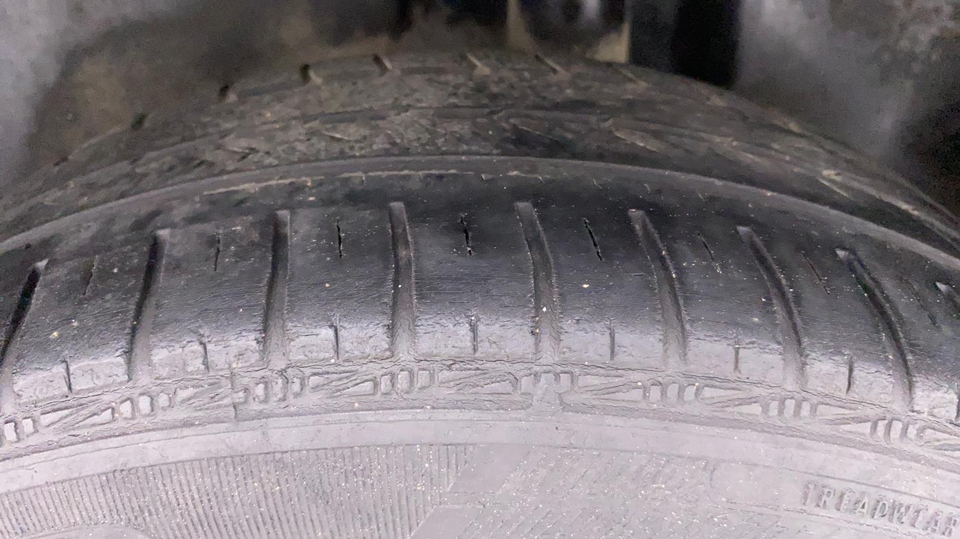 2017 Volkswagen Polo COMFORTLINE 1.2L, Petrol, Manual, 54,101 km, Left Rear Tyre Tread