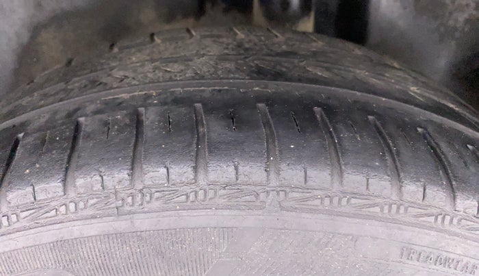 2017 Volkswagen Polo COMFORTLINE 1.2L, Petrol, Manual, 54,101 km, Left Rear Tyre Tread