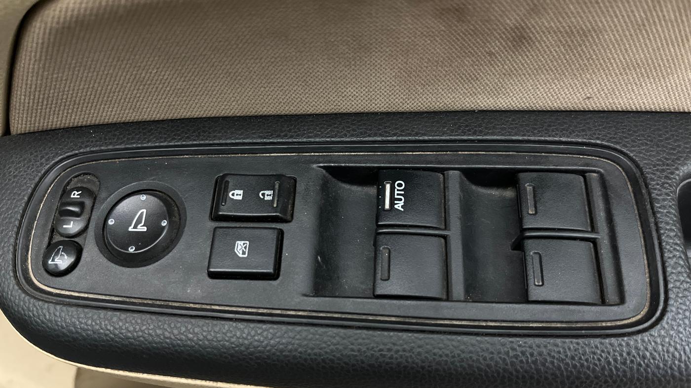 2019 Honda Amaze 1.2L I-VTEC V, Petrol, Manual, 38,078 km, Driver Side Door Panels Control