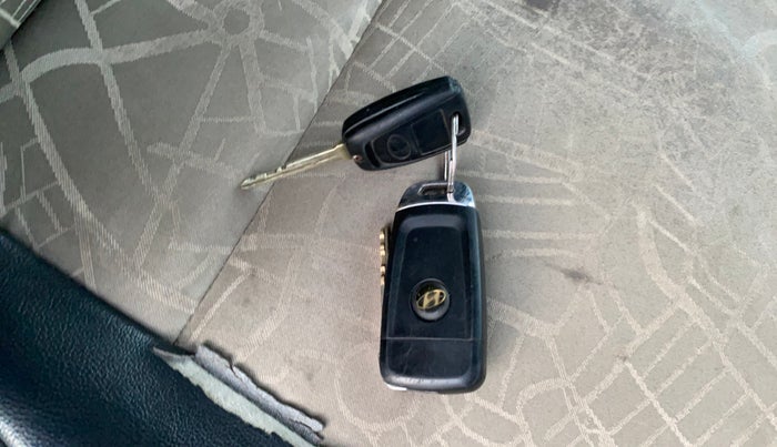 2016 Hyundai Grand i10 MAGNA AT 1.2 KAPPA VTVT, CNG, Automatic, 81,411 km, Key Close Up