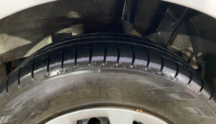 2016 Hyundai Grand i10 MAGNA AT 1.2 KAPPA VTVT, CNG, Automatic, 81,411 km, Left Rear Tyre Tread