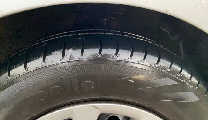 2016 Hyundai Grand i10 MAGNA AT 1.2 KAPPA VTVT, CNG, Automatic, 81,411 km, Right Front Tyre Tread