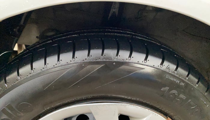 2016 Hyundai Grand i10 MAGNA AT 1.2 KAPPA VTVT, CNG, Automatic, 81,411 km, Right Rear Tyre Tread