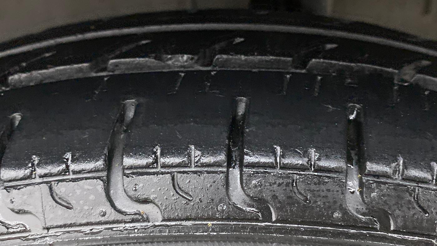 2017 Renault Kwid CLIMBER 1.0 AMT, Petrol, Automatic, 53,468 km, Left Rear Tyre Tread