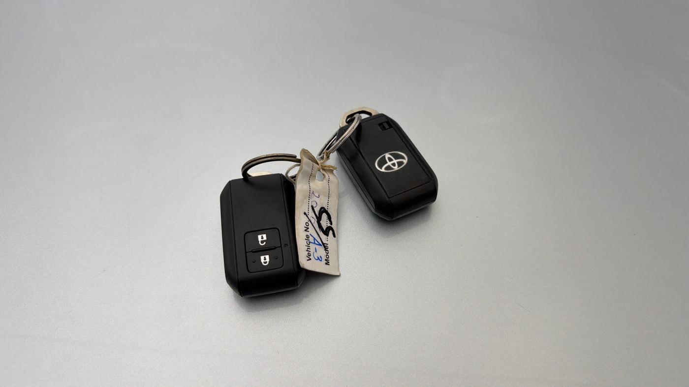 2023 Toyota Glanza G, Petrol, Manual, 28,342 km, Key Close Up