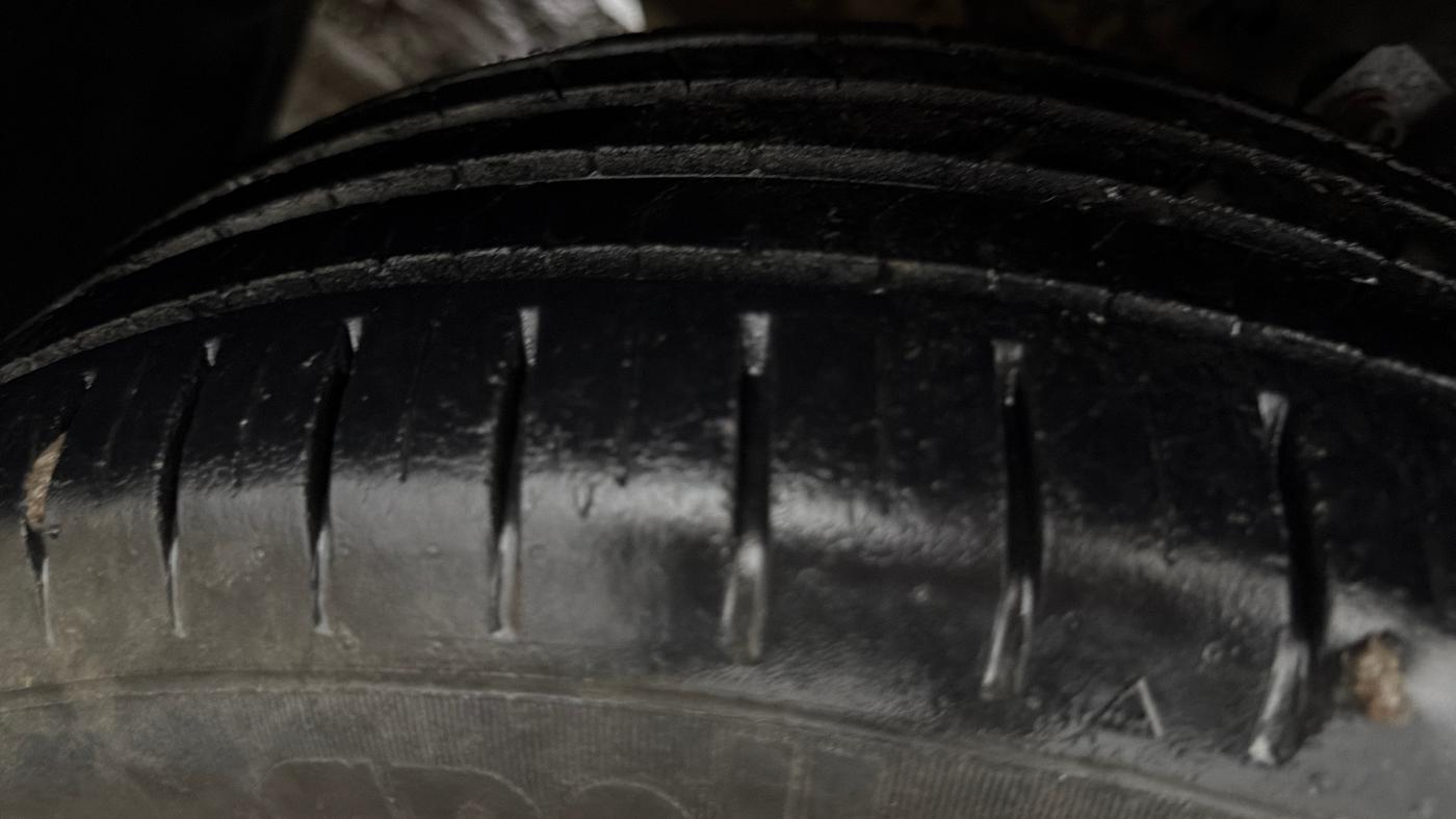 2023 Toyota Glanza G, Petrol, Manual, 28,342 km, Left Front Tyre Tread