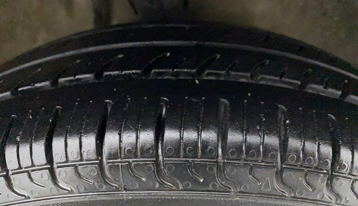 2017 Maruti Alto 800 LXI, Petrol, Manual, 43,009 km, Right Front Tyre Tread