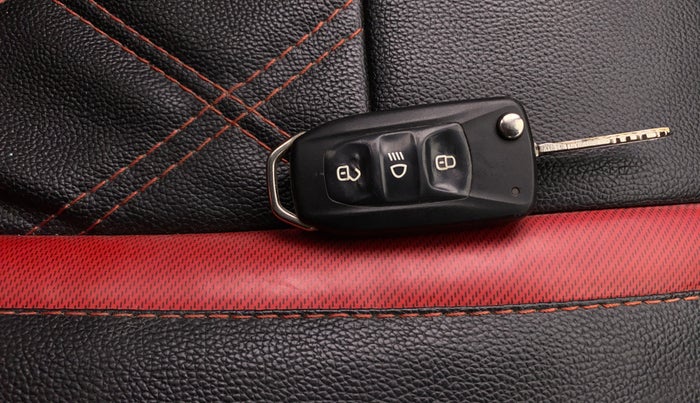 2017 Tata Tiago XZA PETROL, Petrol, Automatic, 77,082 km, Key Close Up