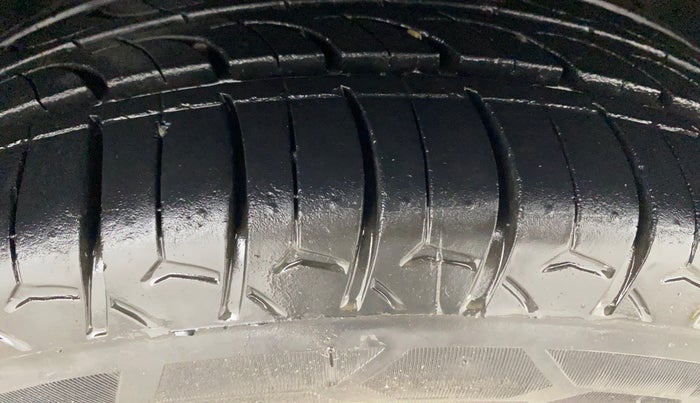 2017 Tata Tiago XZA PETROL, Petrol, Automatic, 77,082 km, Right Front Tyre Tread