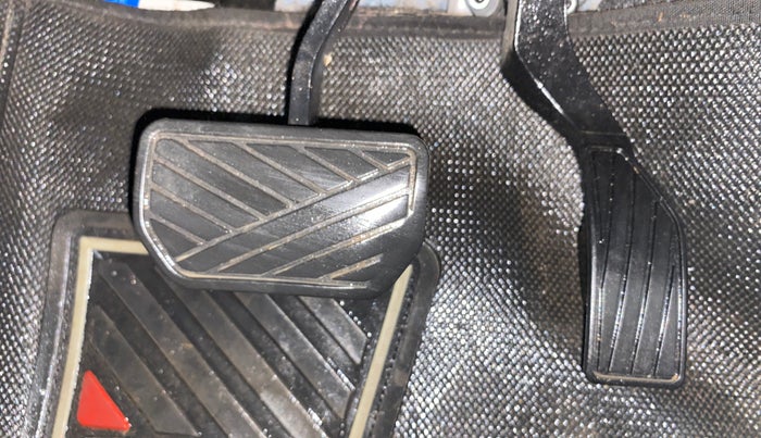 2022 Maruti S Cross ZETA AT 1.5, Petrol, Automatic, 71,082 km, Pedals