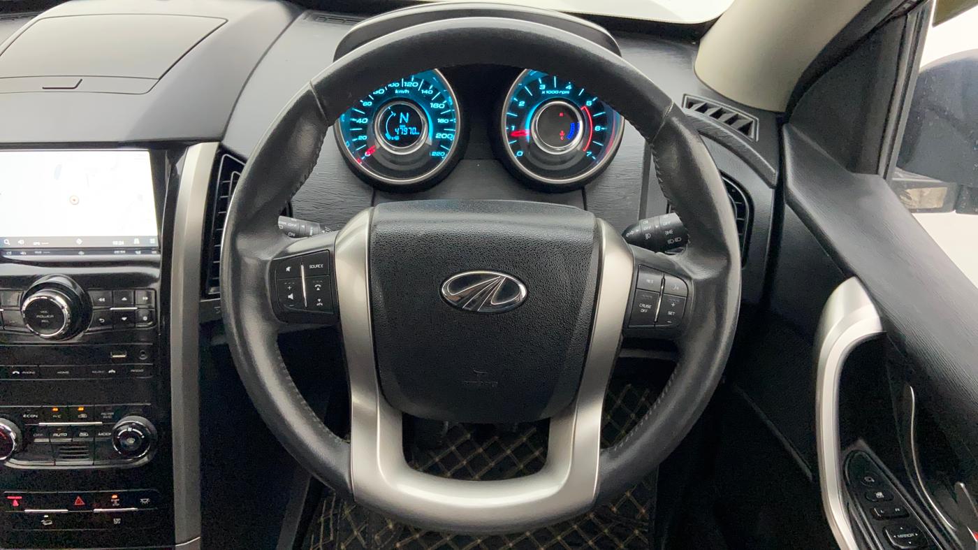 2018 Mahindra XUV500 W9, Diesel, Manual, 47,970 km, Steering Wheel Close Up